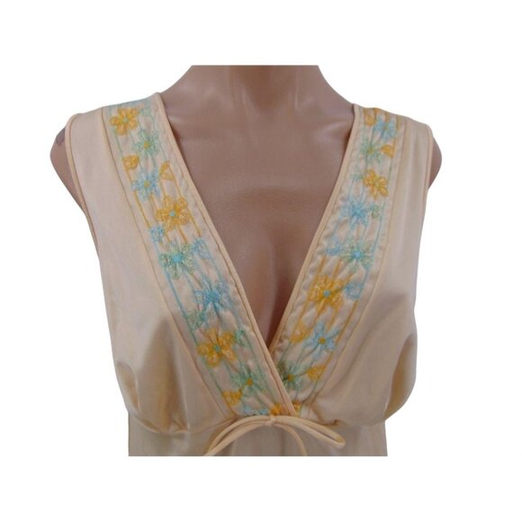 JC Penney Vintage Nylon Nightgown M Blush Beige Embroidered Gathered Bust 70s - Picture 2 of 12